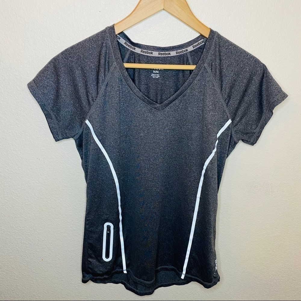 Reebok V-Neck running Workout Gray Top. Size:M
